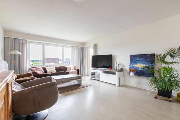 1.5-Attikawohnung mit Gemeinschaftspool und Sauna 8