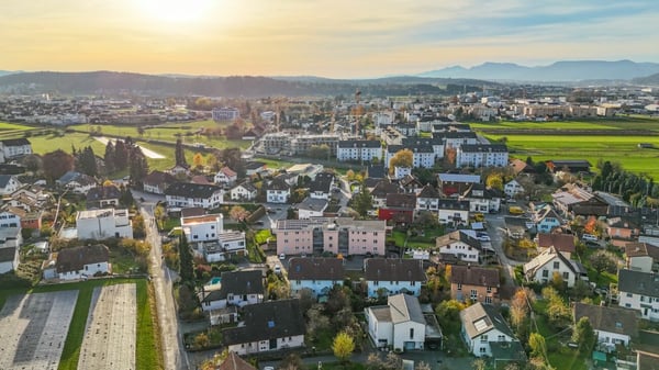 1.5-Attikawohnung mit Gemeinschaftspool und Sauna 9