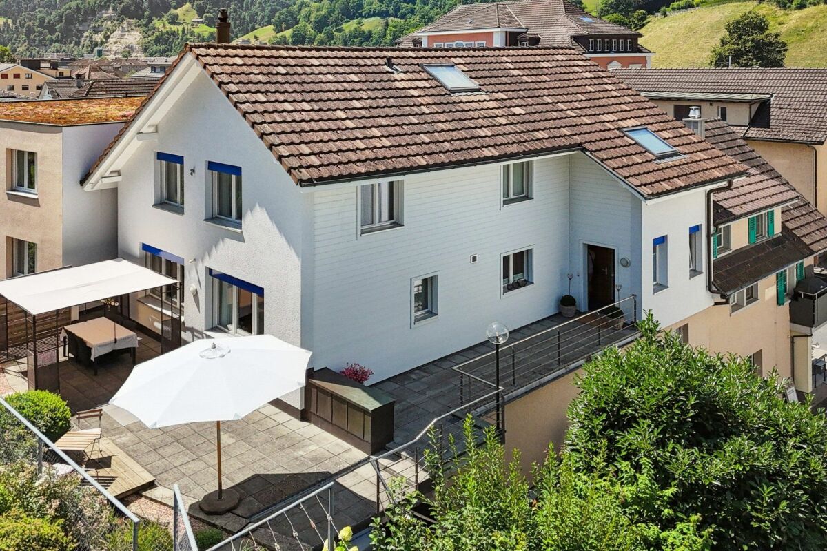 Terrasse im Grünen, Stadtgefühl im Rücken - Platz ohne Ende