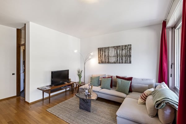 Modern 3.5-Room Apartment with Lake Proximity in Bissone (4 months minimum) 11