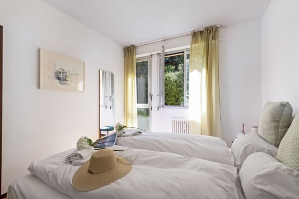 Modern 3.5-Room Apartment with Lake Proximity in Bissone (4 months minimum) 5