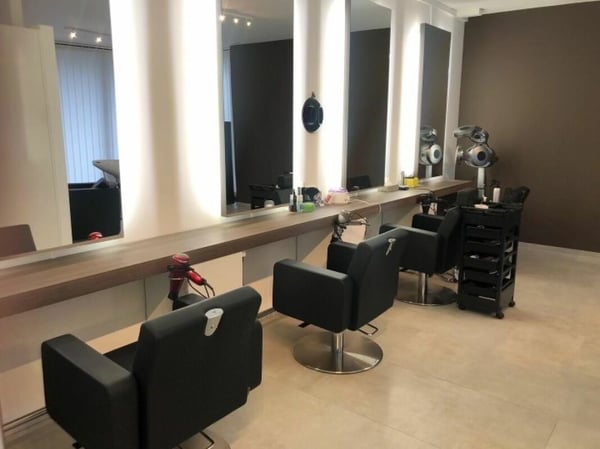 Verwirklichen Sie sich Ihren Traum mit diesem möblierten Coiffeursalon 2