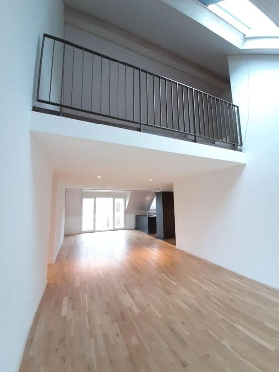 Moderne 5.5-Zimmer-Maisonette-Wohnung an zentraler Lage 2