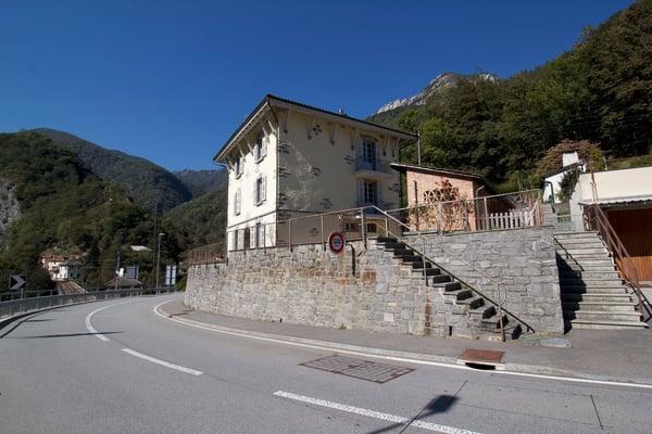 Edificio storico, con più appartamenti, nel cuore delle Centovalli. 23