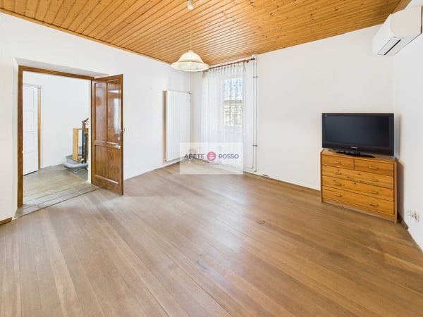 Casa di nucleo con terreno edificabile e rustico 7