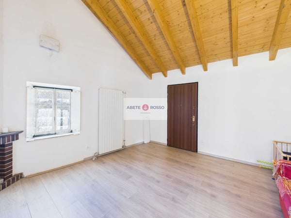 Casa di nucleo con terreno edificabile e rustico 9