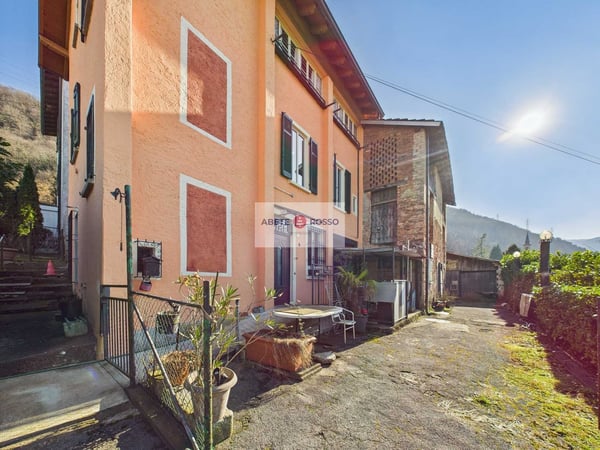 Casa di nucleo con terreno edificabile e rustico 2