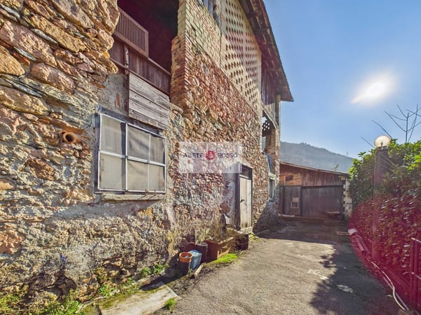 Casa di nucleo con terreno edificabile e rustico 12