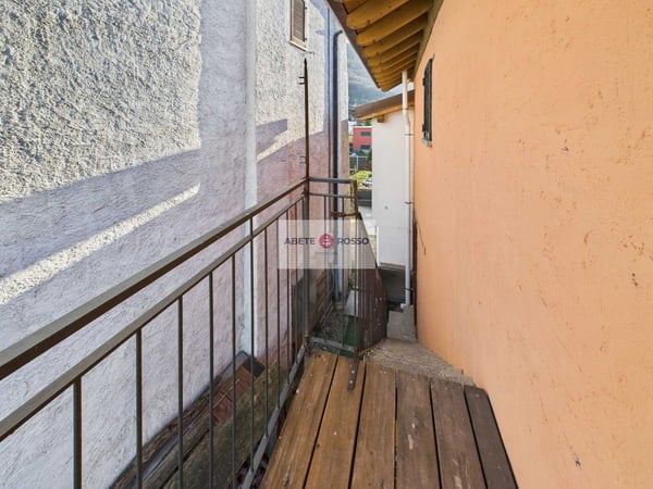 Casa di nucleo con terreno edificabile e rustico 10