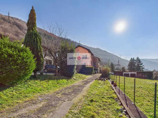 Casa di nucleo con terreno edificabile e rustico 14
