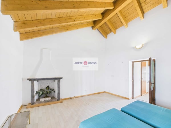 Casa di nucleo con terreno edificabile e rustico 8