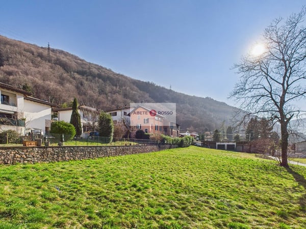 Casa di nucleo con terreno edificabile e rustico 16