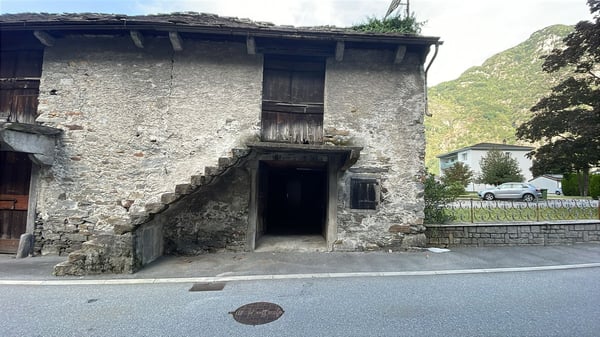 Spazio deposito nelle vicinanze del centro di Biasca 1