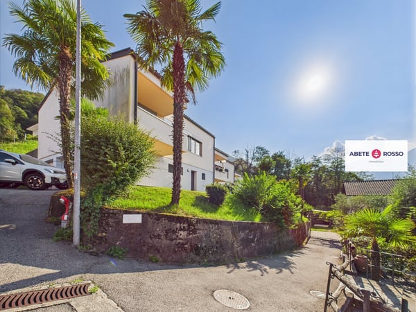 Condominio con 3 VILLETTE A SCHIERA su vista panoramica 9