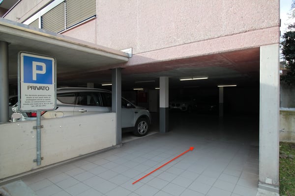 Posteggio in zona stazione FFS-Lugano, Clinica Moncucco e Studio Radio RSI 2