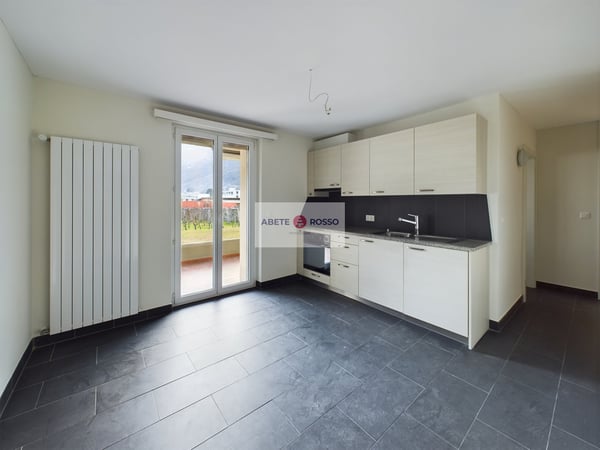 Ampio BILOCALE in stile MODERNO, con grande BALCONE, recentemente RINNOVATO 3
