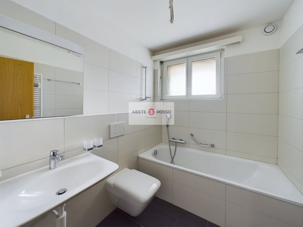 Ampio BILOCALE in stile MODERNO, con grande BALCONE, recentemente RINNOVATO 8