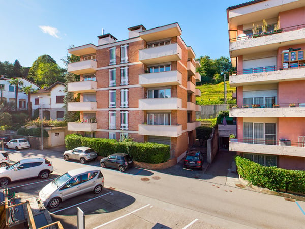 Appartamento 4 locali: rinnovato, vicino al centro cittadino, vista aperta sul lago. 3