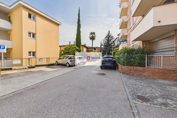 Appartamento 4 locali: rinnovato, vicino al centro cittadino, vista aperta sul lago. 21