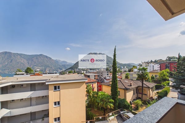 Appartamento 4 locali: rinnovato, vicino al centro cittadino, vista aperta sul lago. 2