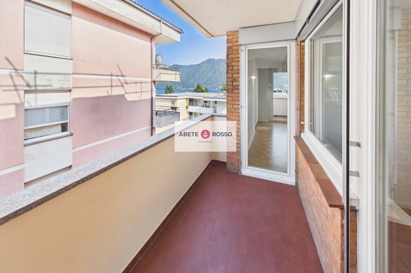 Appartamento 4 locali: rinnovato, vicino al centro cittadino, vista aperta sul lago. 17