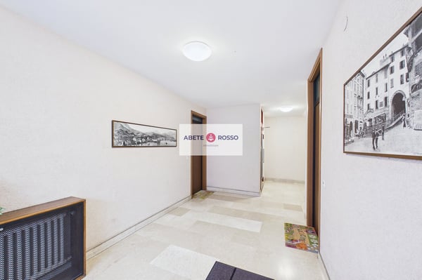 Appartamento 4 locali: rinnovato, vicino al centro cittadino, vista aperta sul lago. 19