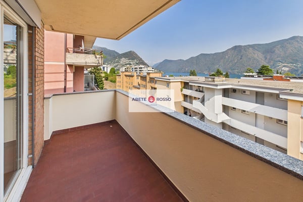 Appartamento 4 locali: rinnovato, vicino al centro cittadino, vista aperta sul lago. 5