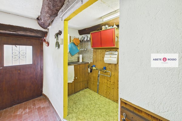Rustico con terrazza e prato nel cuore della soleggiata Valcolla. 16
