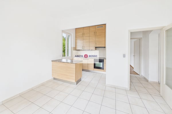 Casa con 2 appartamenti e giardino, in zona strategica, con prospettive di miglioramento 9