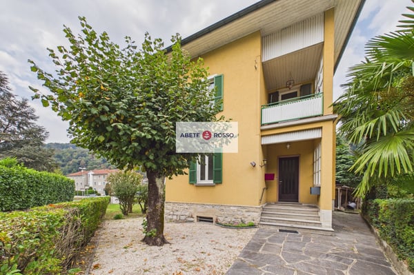 Casa con 2 appartamenti e giardino, in zona strategica, con prospettive di miglioramento 2