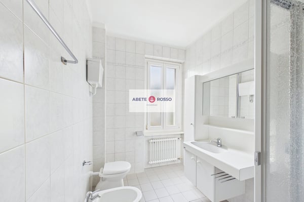 Casa con 2 appartamenti e giardino, in zona strategica, con prospettive di miglioramento 12