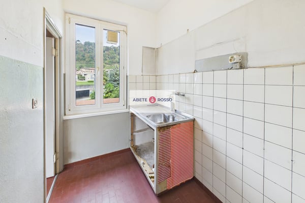 Casa con 2 appartamenti e giardino, in zona strategica, con prospettive di miglioramento 20