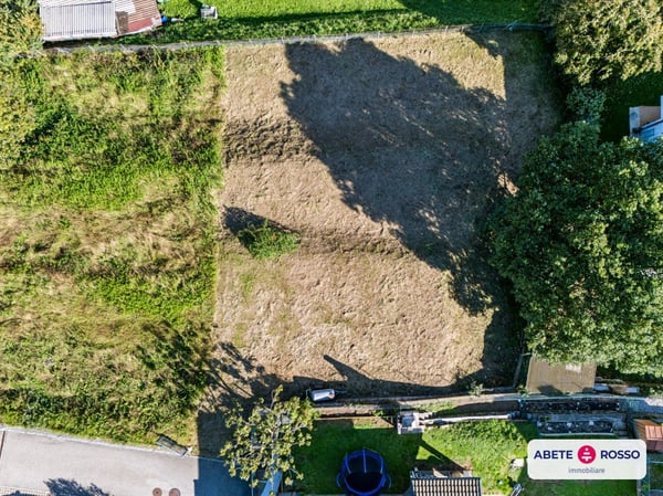 Terreno edificabile con panorama molto GENEROSO in un quartiere residenziale 8