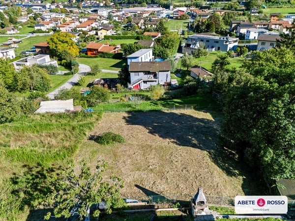 Terreno edificabile con panorama molto GENEROSO in un quartiere residenziale 7