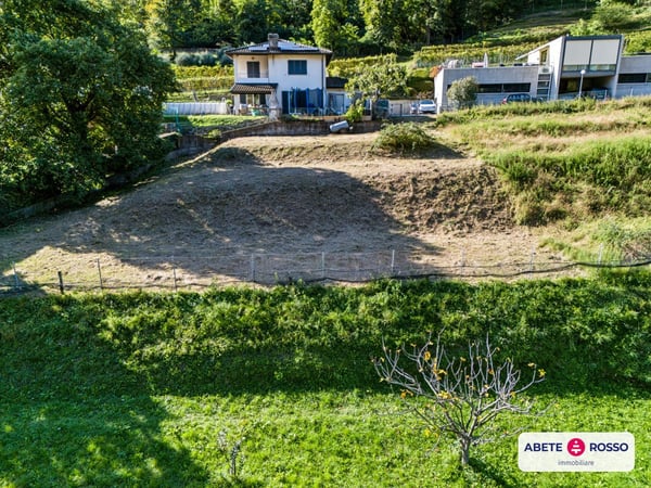 Terreno edificabile con panorama molto GENEROSO in un quartiere residenziale 5