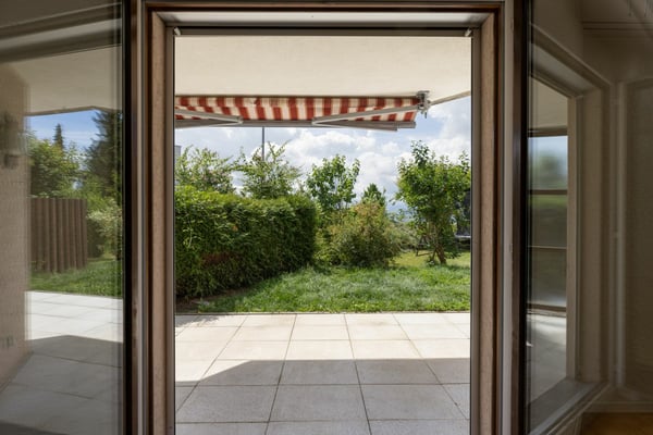 4.5-Zimmer-Gartenwohnung mit privatem Sitzplatz im Dorfzentrum