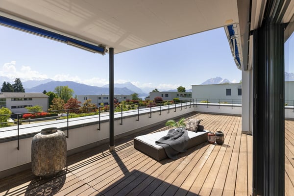 Attikawohnung mit Alpenpanorama in Meggen 1