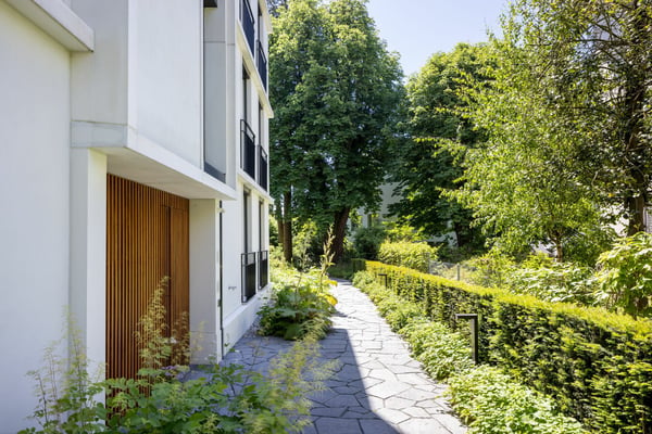 Exklusive Stadtwohnung inmitten privater Parklandschaft 3
