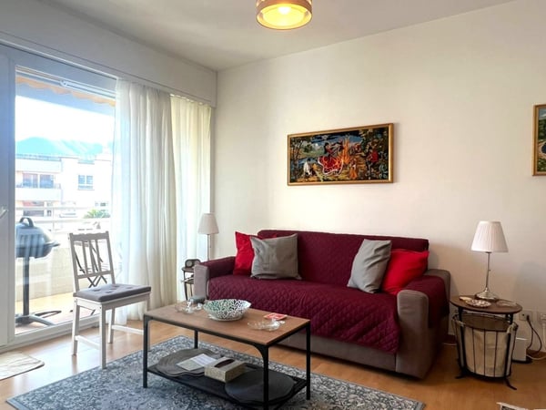 Luminoso appartamento di 2.5 locali con balcone a Lugano 1