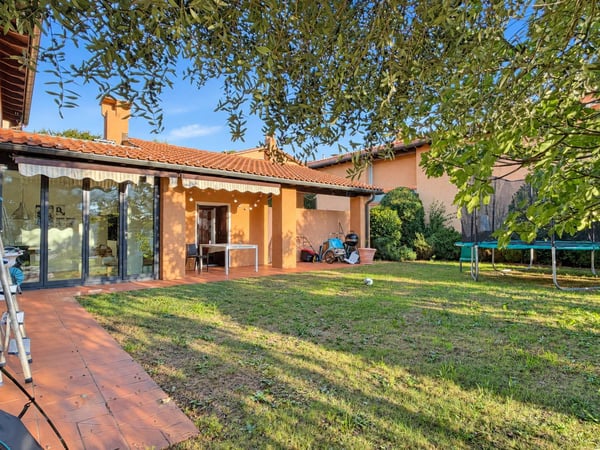 Splendida Villa di 6.5 locali a Comano 1