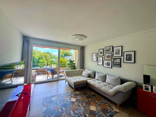 Il tuo rifugio nel verde a Ponte Capriasca: appartamento con piscina e giardino 4