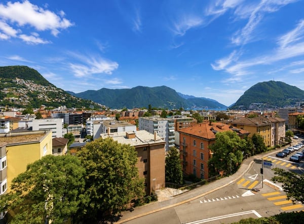 Luminoso appartamento di 4.5 locali con vista panoramica a Lugano 2