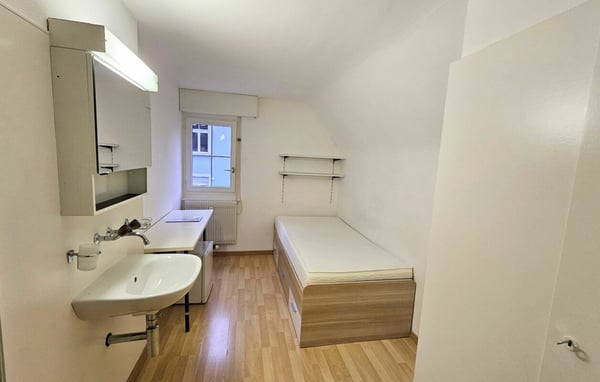 Möbliertes Mansardenzimmer in der Luzerner Neustadt 2
