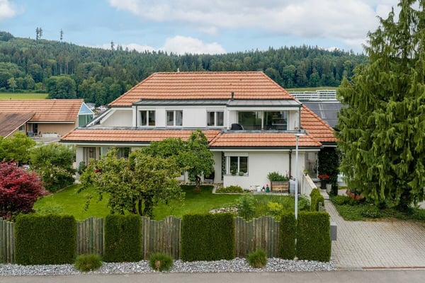 6-Zimmer-Einfamilienhaus mit Einliegerwohnung 1