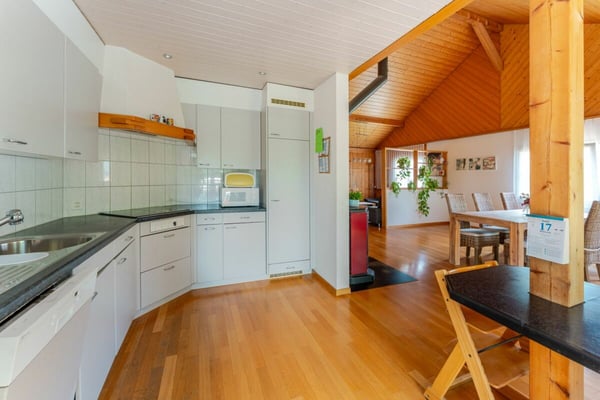 Bauernhaus mit 4 Wohnungen und Pferdestall auf grosszügigem Grundstück an bester Lage 15