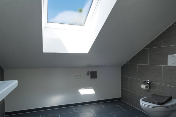 Helle 1 Zimmer Dachwohnung mit Aussicht in Zürich Wiedikon 23