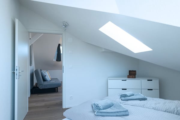 Helle 1 Zimmer Dachwohnung mit Aussicht in Zürich Wiedikon 15