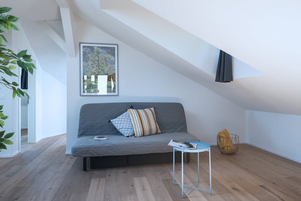 Helle 1 Zimmer Dachwohnung mit Aussicht in Zürich Wiedikon 7