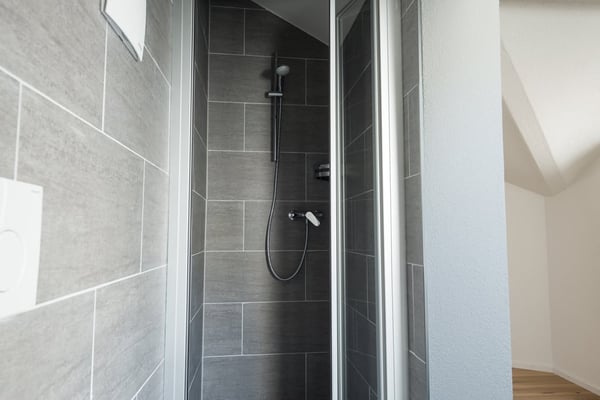 Helle 1 Zimmer Dachwohnung mit Aussicht in Zürich Wiedikon 24