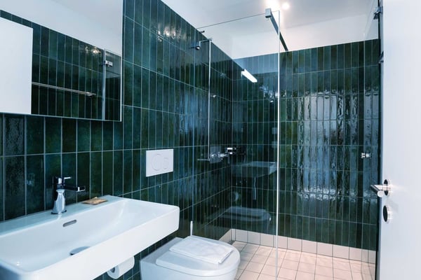 Grosse, moderne und frisch renovierte 3 Zimmer Wohnungen mit Balkon 25